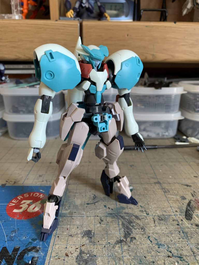 ここから製作風景を。以前の製作でジャンクとなっていたガッデスとグレモリーを引っ張り出してきて、組み合わせるところからスタートしました。この時点では完全なノープランです(いつもの)