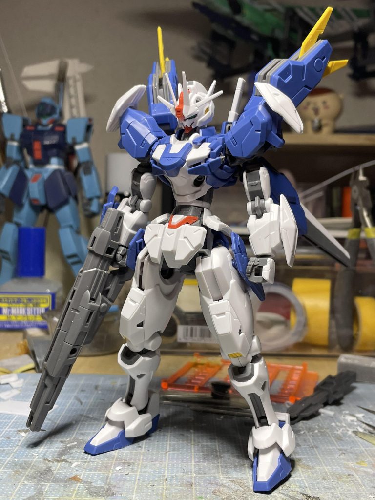 足、胴体、腕と長くして凝縮してる感じを解消してみました。