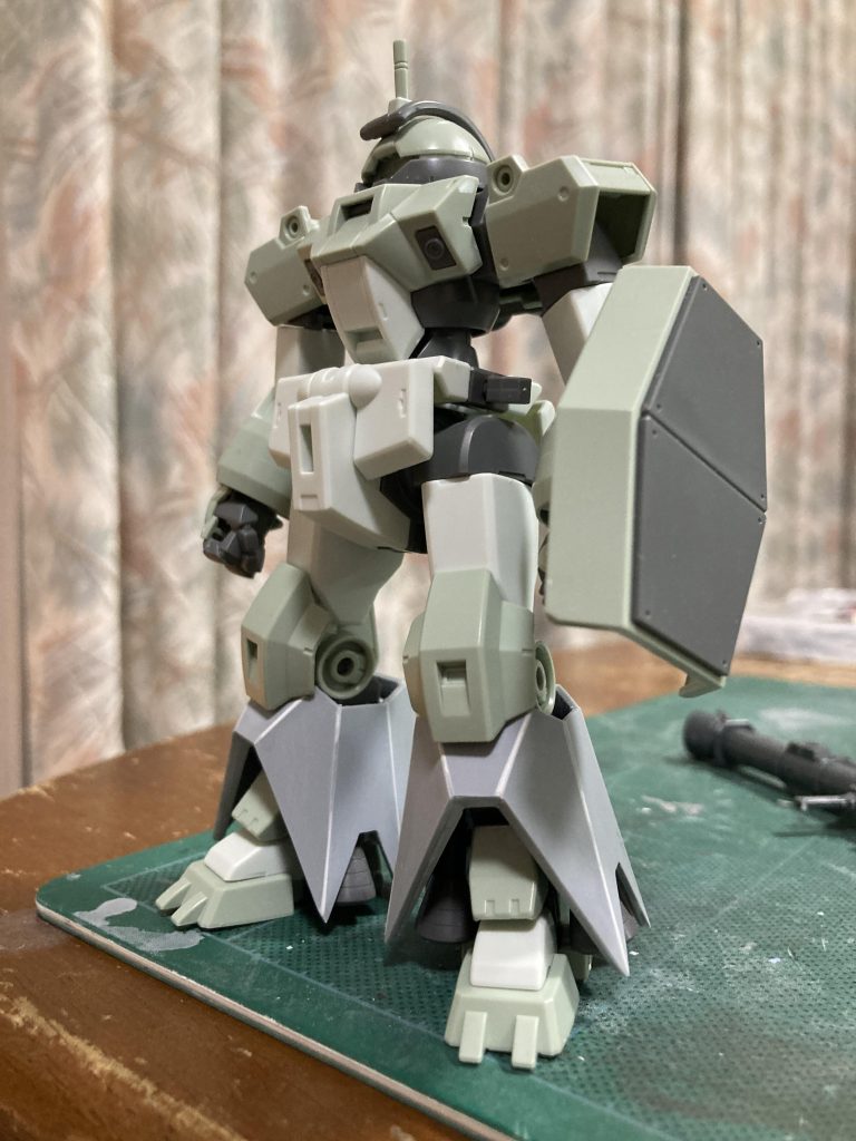 プラ板で脚部バーニアをカバー