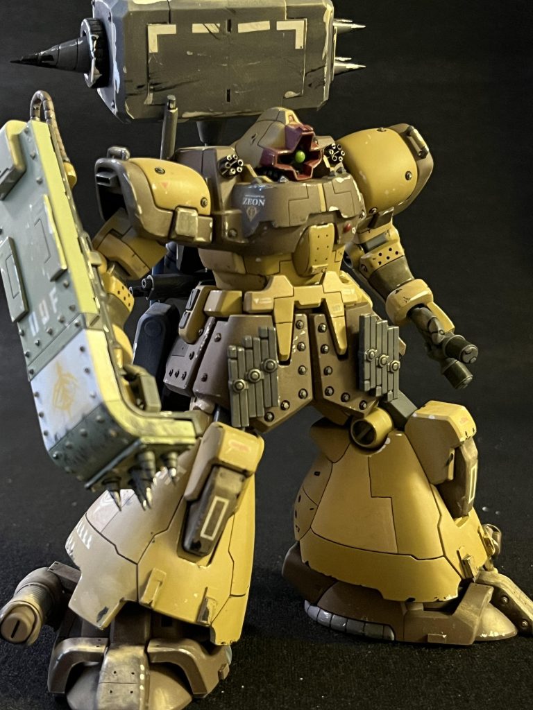 スパイクシールドは、旧MGのザクシールドから紋章が予めプリントされてるのありがたい