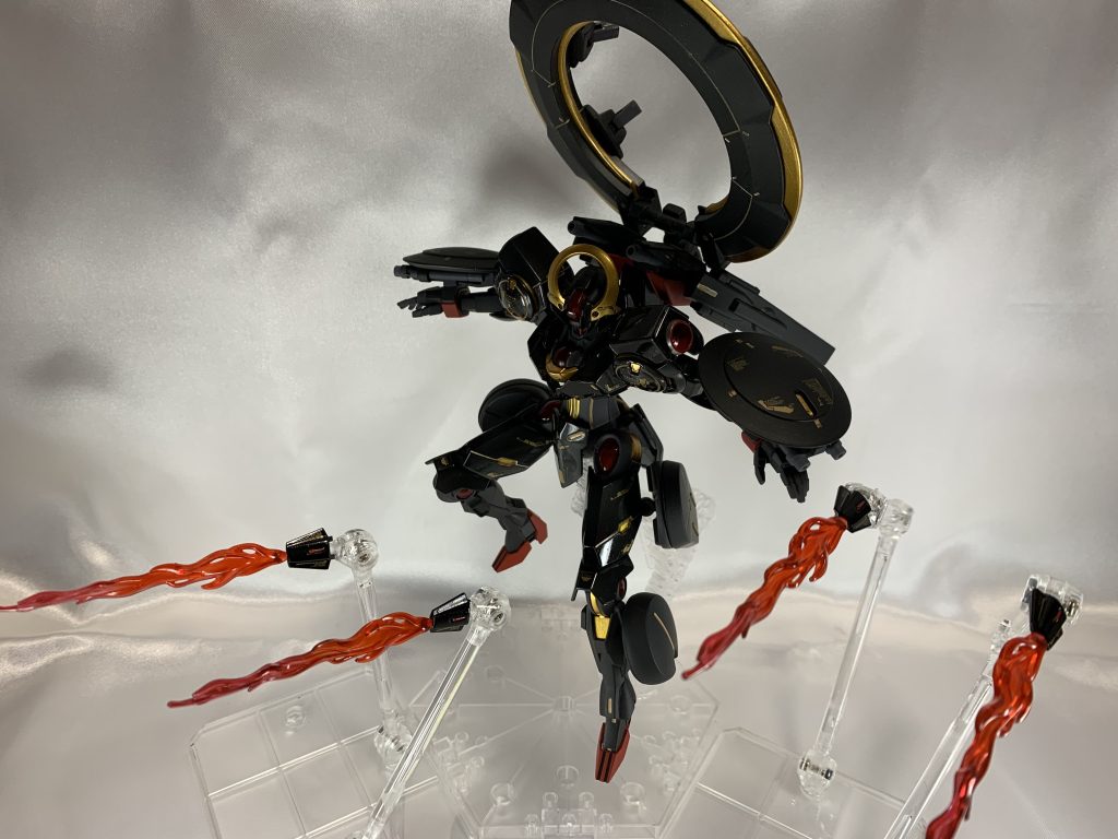 莫大なエネルギーを有していて、炎のようなビーム刃で攻撃したり、普通にビーム出したりします。P(プロミネンス)ファンネル。※本当にカックイ〜ポーズの取り方、写真の撮り方、どうにかしたいですー💧