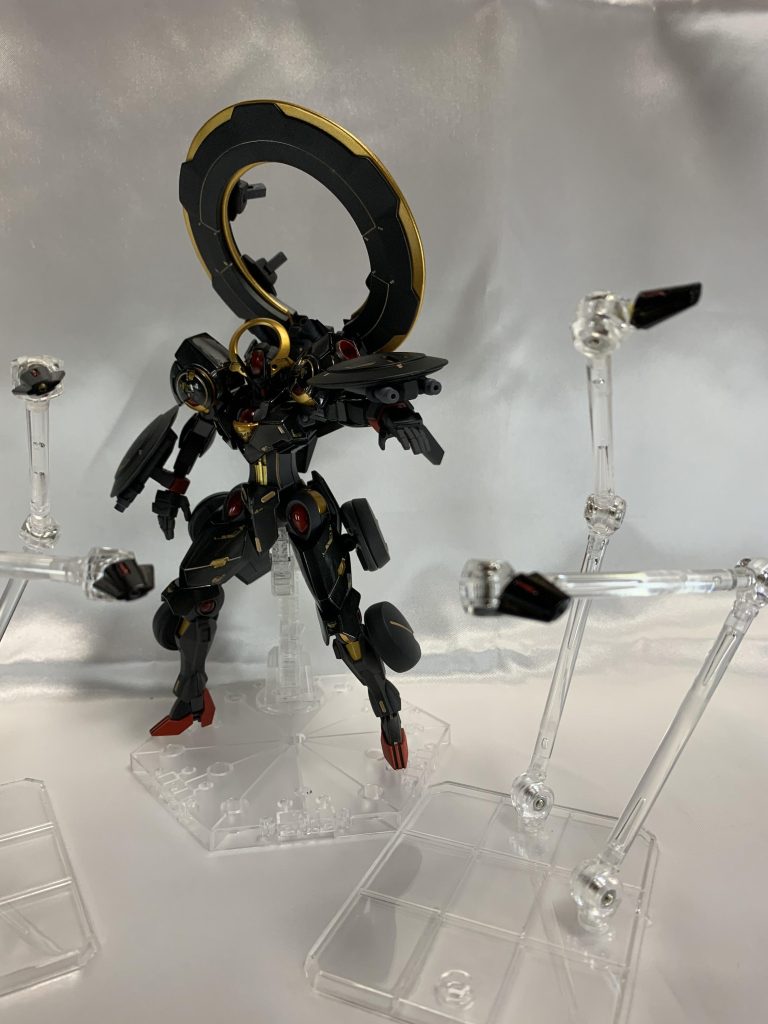 4基だけですが数が少ない分、1基1基により集中して操作出来るので繊細な動きが可能という妄想。