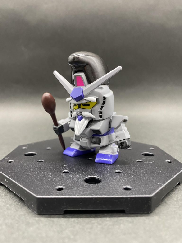 G3=爺さんという洒落から産まれたおじいさんガンダム。初期BBのガンダムをベースにヒゲと眉毛を付けました。帽子はキャストオフできます。