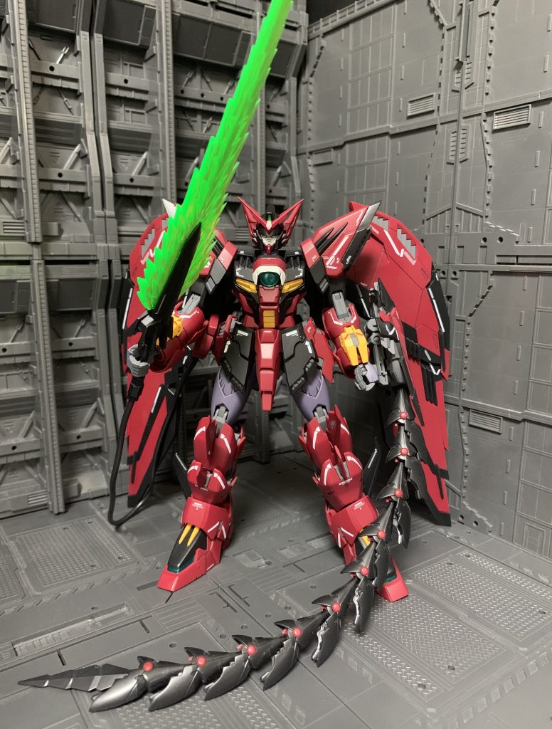 正面から。古いMGですが、なかなかかっこいいキットです。写真だと赤が少し明るく見えます。