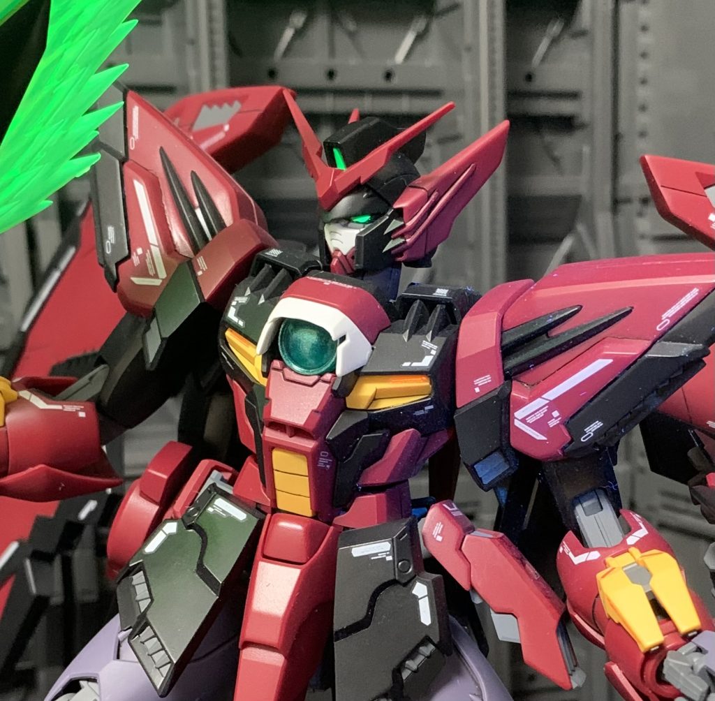 顔アップで。こちらだとツインアイの光具合がちょうどいいぐらいに映ります。勉強が必要ですね汗