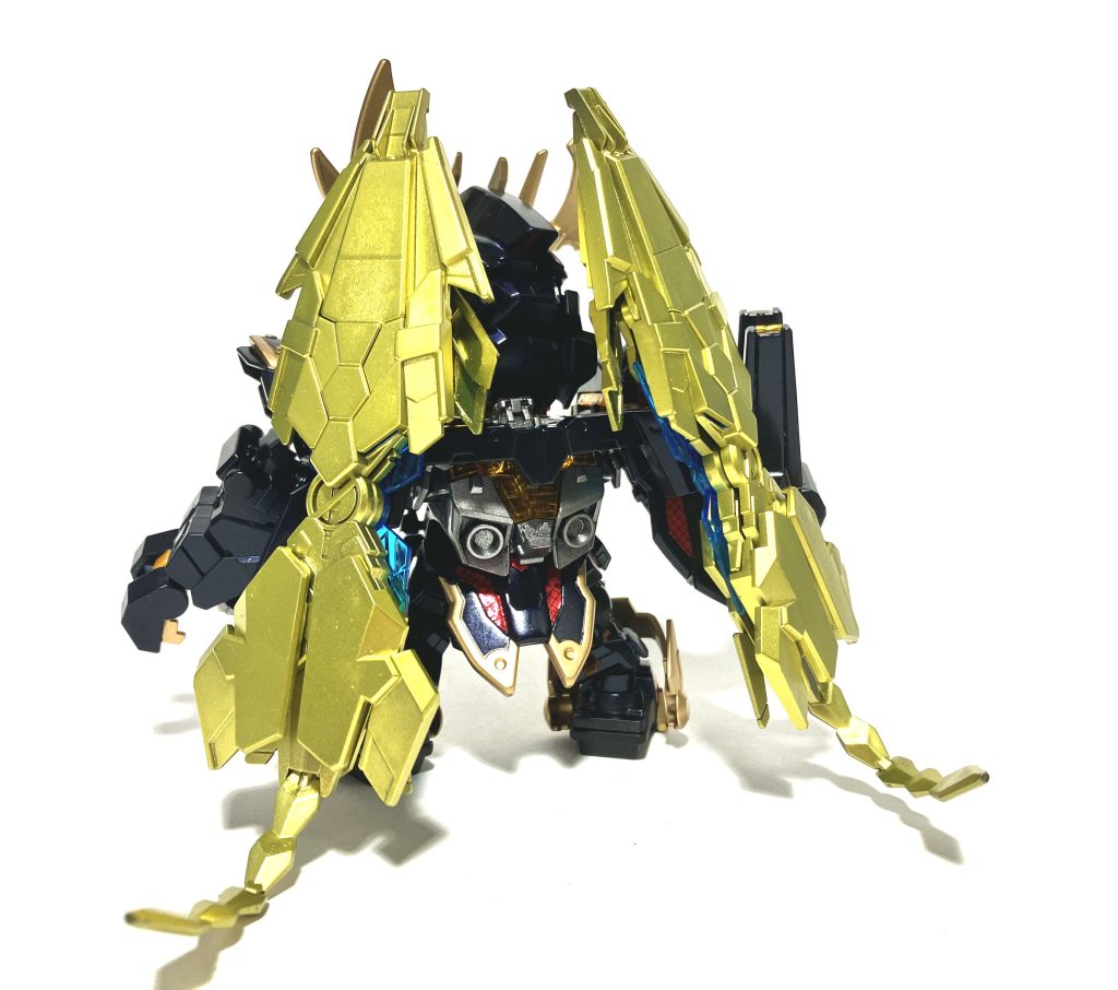 ◆全武装形態(フルアーマー形態)◆椀部、背部にアームドアーマーを装備した状態。火力、防御力、機動力全てを強化!