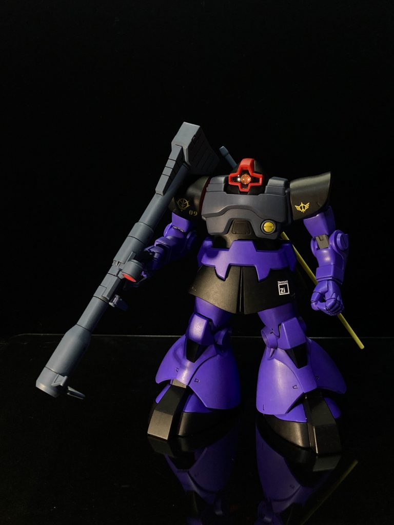 組んでみて改めて思うのは、ファースト世代のMSはシンプルを極めているなという事。ここが出発点なので当然なのですが、シンプルさが絶妙だと思います。自分のディティールアップスキルでは逆にダウングレードしてまいそうですので、基本工作を極力丁寧に、シンプルの底力を引き出せるようにをテーマにしました。あと、自分的なこだわりっていうほどのものでも無いですが、ファーストガンダムの機体はつや消しで仕上げるようにしています。（普段はほとんど半光沢仕上げ）なお、ご存知HGのドムはリックドムとの選択式ですが、今回はドムで作ってます。