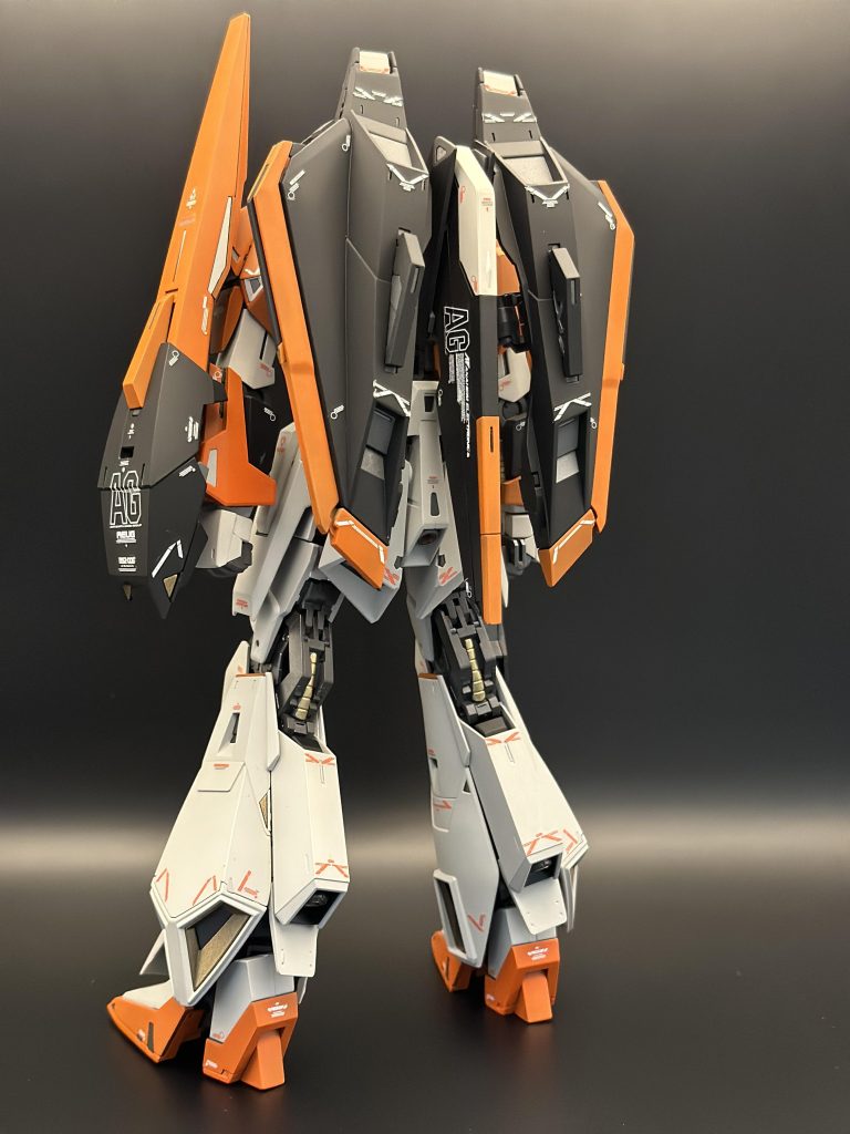 後ろ姿がめちゃくちゃカッケェ( *°∀°* )