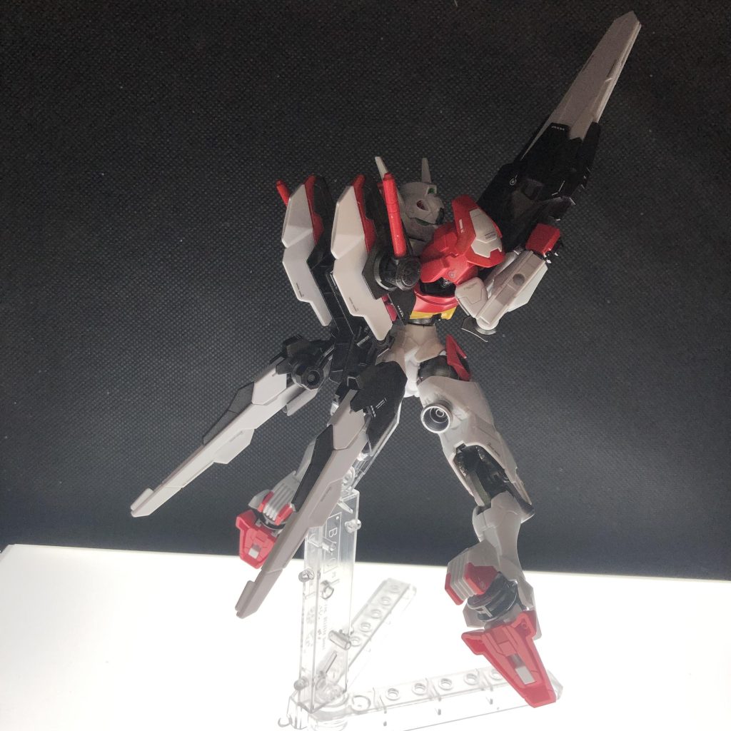 あばよ、みたいなポーズ(取説参照)で締め。例によってパーツ内の塗り分けは極力サボりました。(膝だけ筆塗り)最後までご覧いただきありがとうございました。