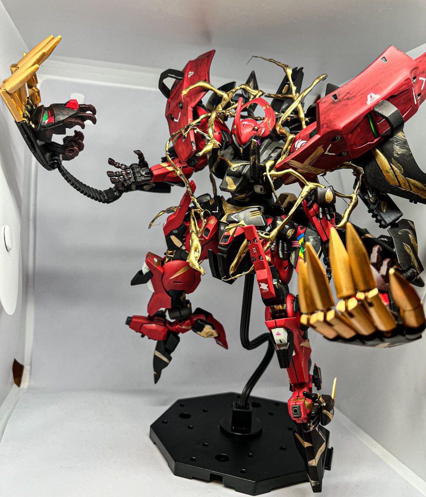 リミッター解除により性能強化機体は金色のエフェクトに包まれます