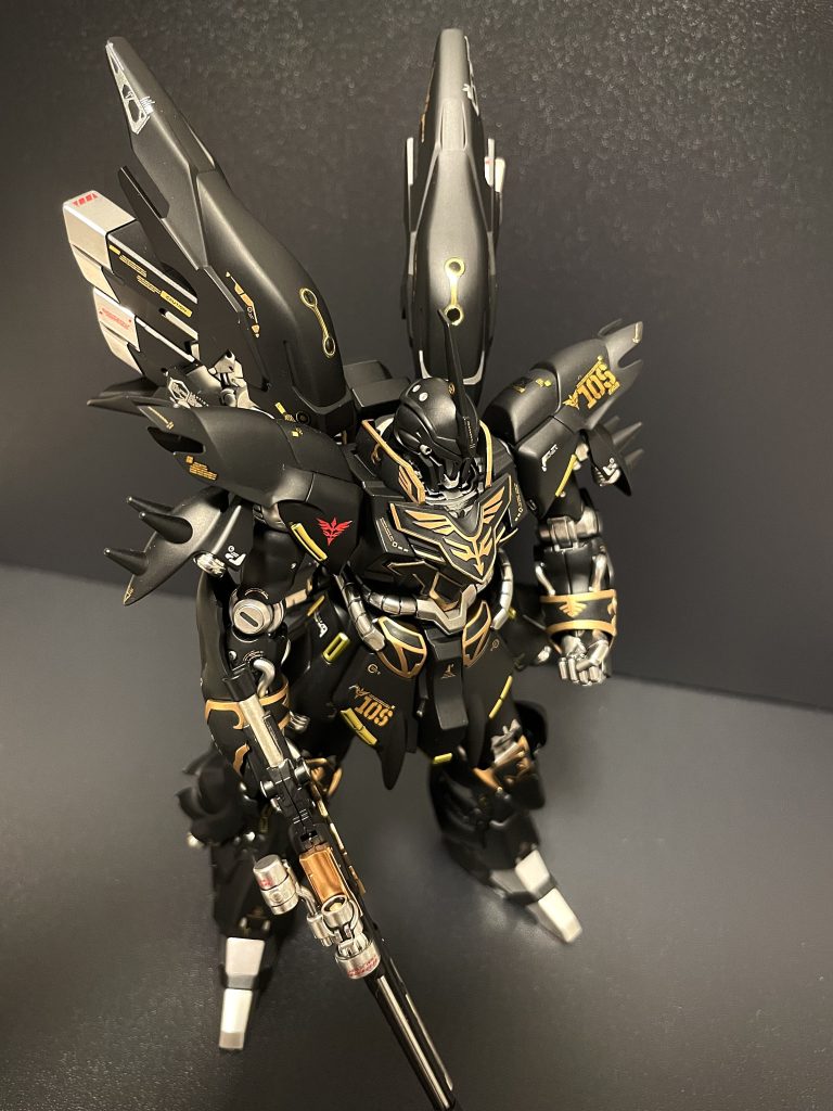 エングレービングの塗装シールド以外はそこそこ綺麗にできましたねシールドは何で凸じゃないとこがあるのか、、