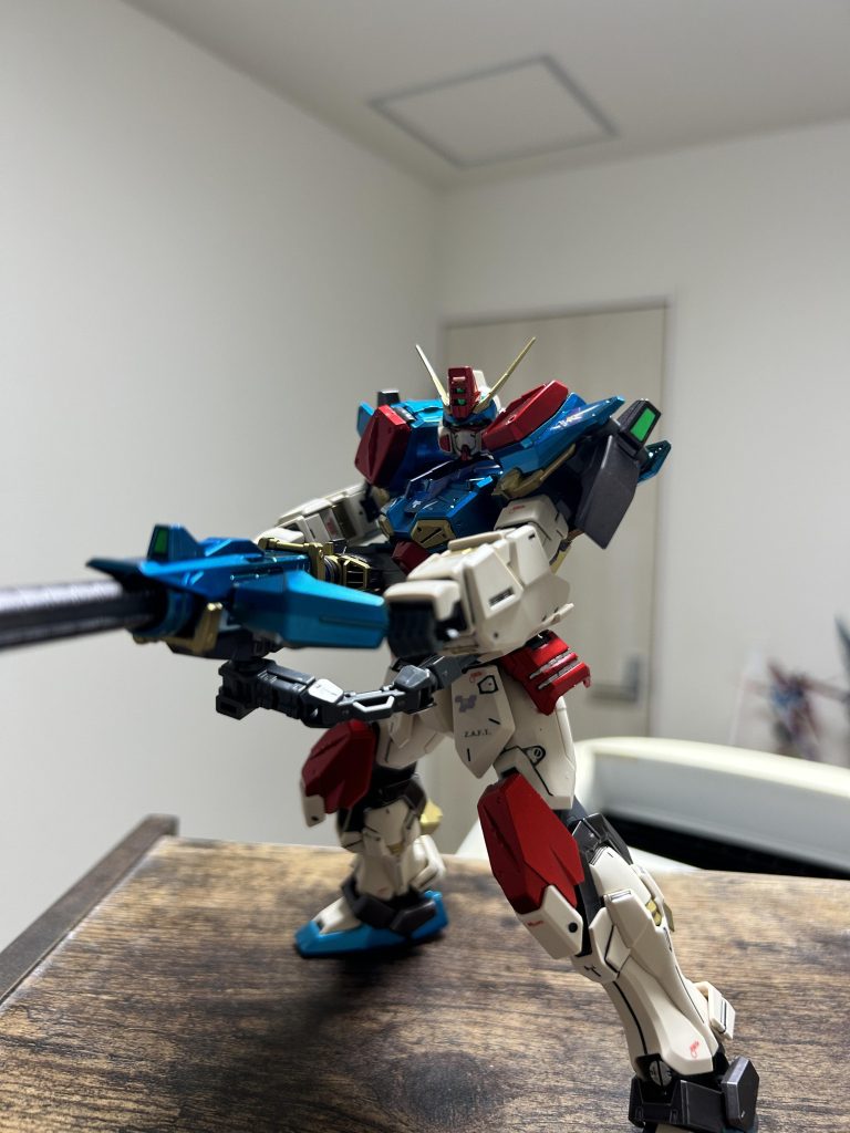 逆サイドから。左肩にはFaithのマークが。