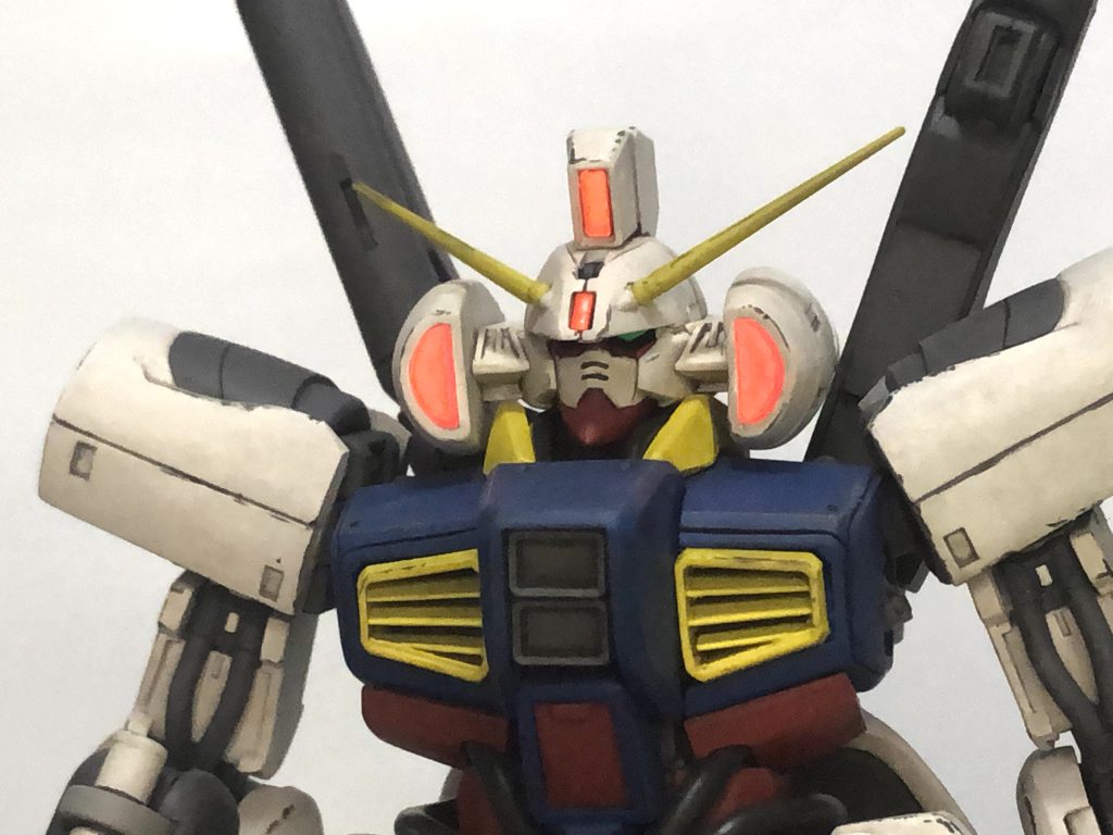 分かりにくいですがセンサー類はブラックライトで光ります。