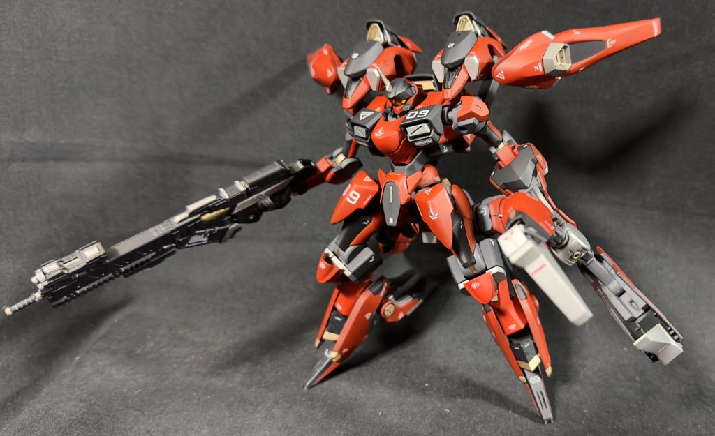 武装があった方が好みなので飾る時には外してますが、3㎜穴は潰してないので本来のファラクトのブースターも取り付けられます。アセン変更って感じですかね。