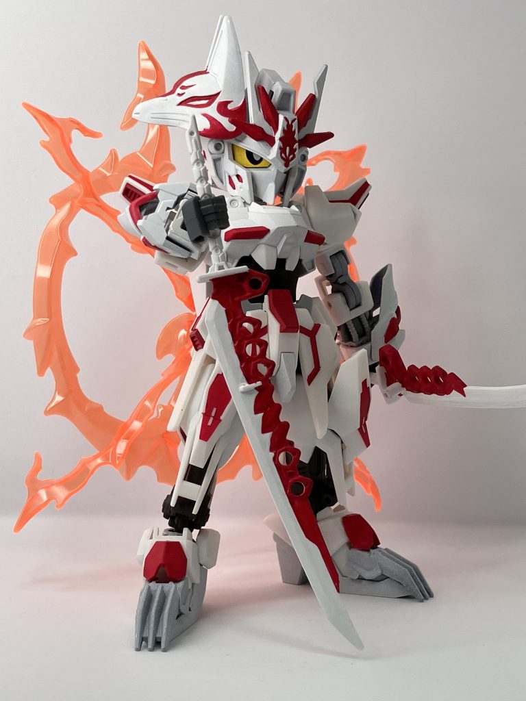 武器はSD 孫権ガンダムアストレイ 赫炎翔虎の大刀と小刀を塗装して使用しております。武器を悩んでいるときにプラモ店をのぞいたら、イメージに合うものがこれだったので即買って、塗装しました。