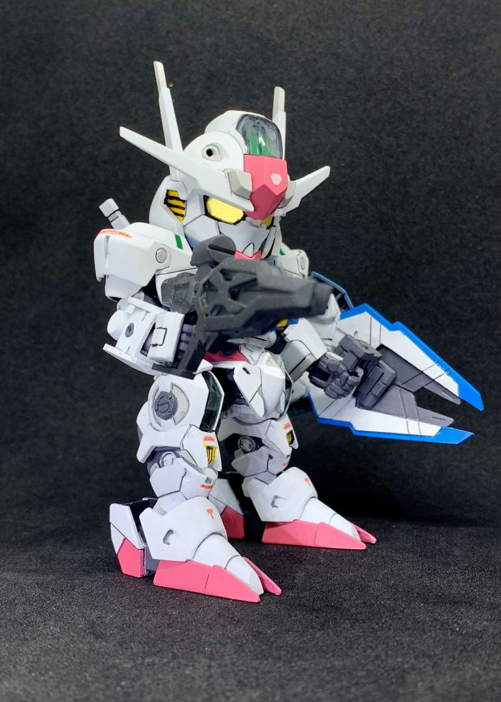 アンテナと足（赤い部分）のシャープ化肉抜き部分の埋め膝関節の追加（曲がりません！）ビームライフルのスクラッチ