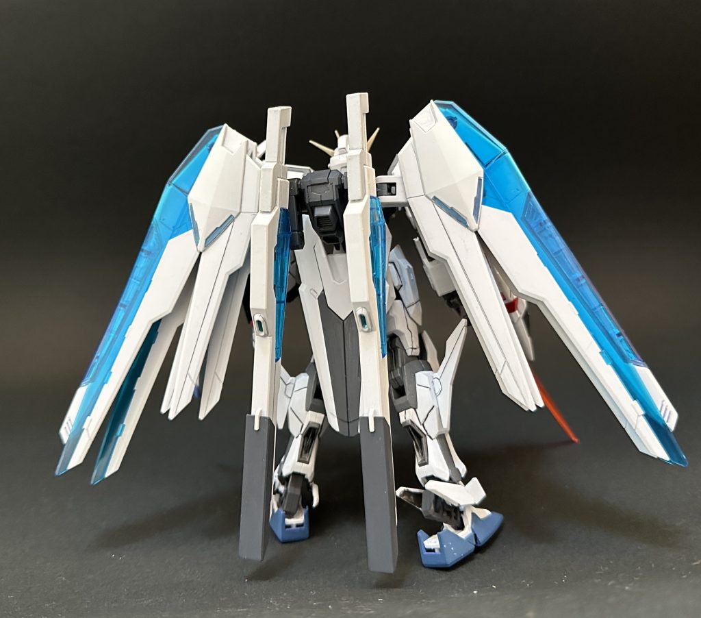 大好きな行為なのですが、全国的な商品不足の折にミキシングビルドを行うのはためらわれ、しばらくやっていませんでした。エアリアルやキャリバーンは現在すこし入手が楽になりましたし、ヘリオスは当時あまり人気がなかったのでどこかの中古ショップに並んでいるかもな、と思ってこのふたつを選びました。