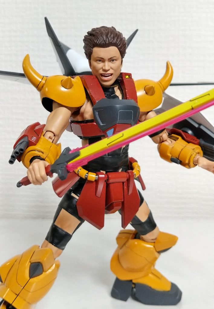 当初の予定では「ちょっと弄れば再現可能だから簡単♪」とか思ってたのに本体がボティビル大会のグランプリ受賞のマッチョボディだから内側をギリギリまで削って内部を再構築の大改造…特に胸筋が凄くてアーマーをスクラッチする事になるし、予備が無いから本体を傷付けずに加工とか本当に疲れたけど楽しかったw……ところで、これってガンプラ扱いでいいのかな?