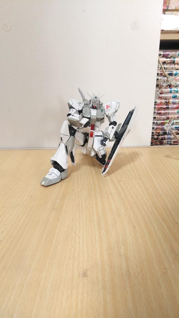 股関節を新しく作って左右独立で 上下と少しですが前後に稼働するようにしてみました。フロントスカート リアスカートは、切り離して独立稼働するようにしてみました。