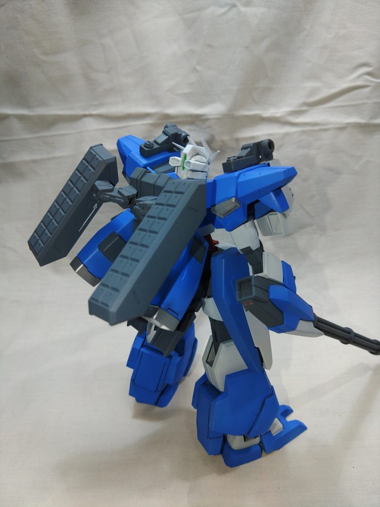 機体コンセプトは『水瓶をひっくり返した勢いで実弾みばら蒔く』です。スケッチ時にはEW版ヘビーアームズ見たいなデザインでしたが、それならヘビーアームズで良くね？となって今の形になりました