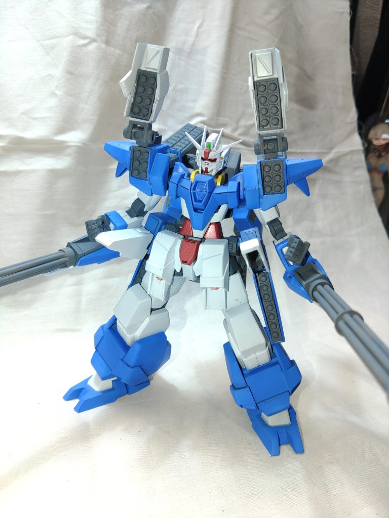 全弾発射サイドスカートにもミサイル。本当は脚にもミサイル積む予定でしたが、見た目程脚にスペースが無くて断念しました