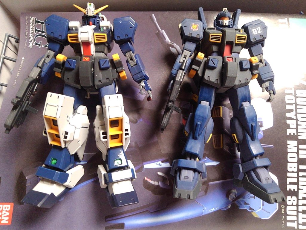 最後は改造クゥエルさんとパチリ。こちらはFS15050を発見する以前、コバルトブルーで部分塗装をしたためその差が歴然としています、あとクリアの吹き過ぎで見事な霜降に…