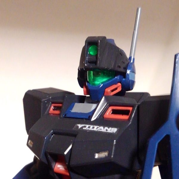 とりあえずティターンズカラーにするとカッコイイ