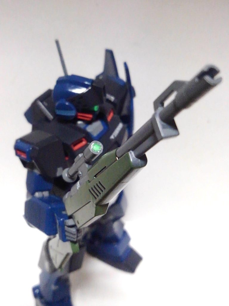 クリアパーツの穴が浅すぎ&接着剤で濁ってしまったクリアパーツ…きれいに付けるには穴をタイトにしてパチッと嵌め込むしかないんですかね?