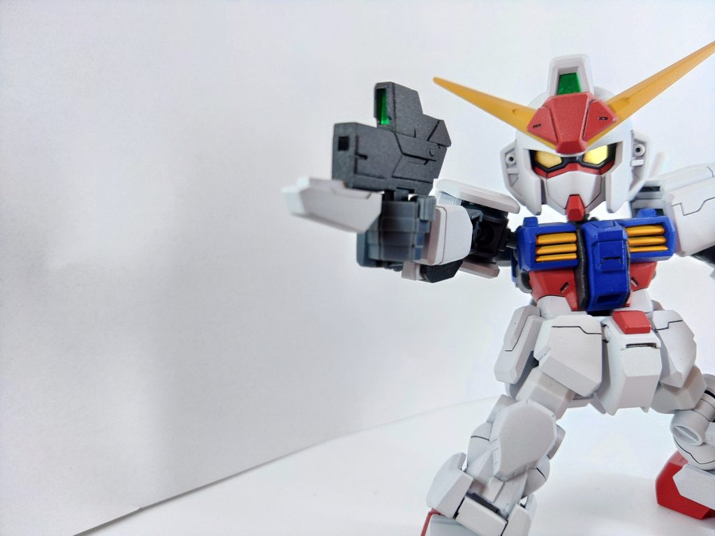 またバレル部分は取り外し、交換が可能で基部は単品でもビームガンとして機能する。