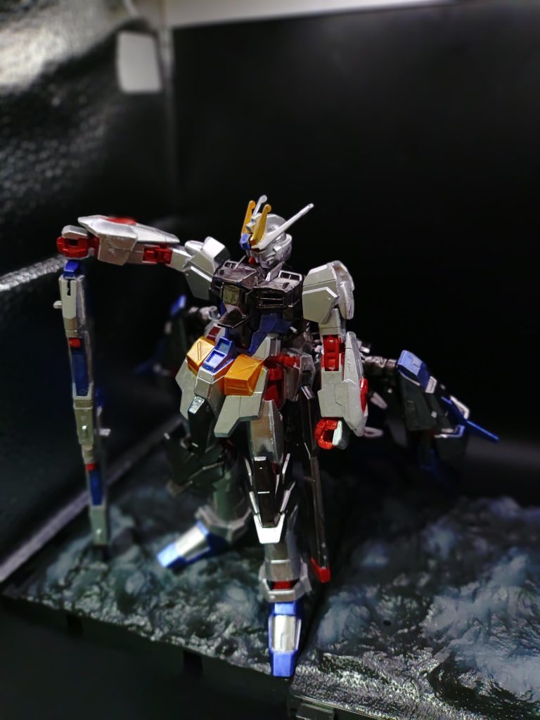 ◯ラフショット地上におりたつフリーダム。バックアップの重心を下げる事によって、機体バランスを制御しています。