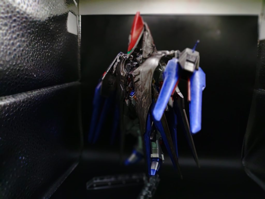 ◯ラフショットこの形態では核エンジン搭載機ということを隠すため、あえてバッテリーのみで起動しています。そのためエンジンはバッテリー起動と核エンジンを切り替える事が可能な特殊兵装になっています。