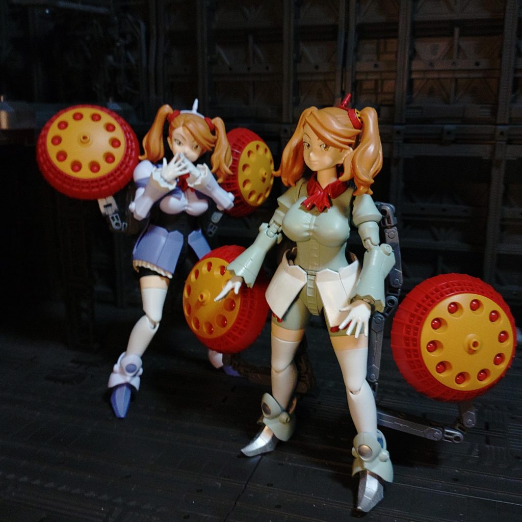 あらアナタ！ブラウス一着なの？えへ、だってアタシ暑がりさんなんだも〜ん！