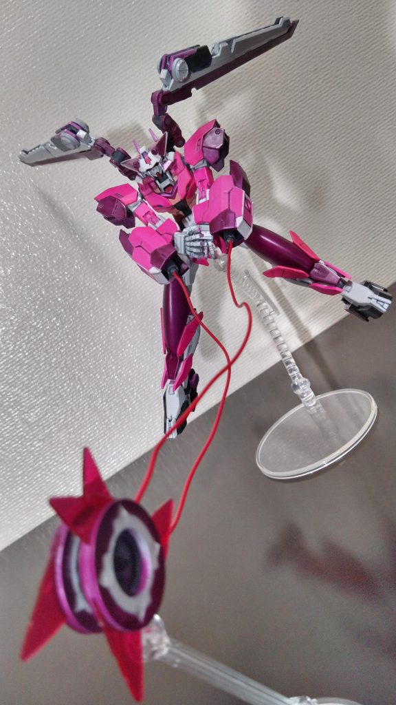 「β式・巨円斬」二つのヨーヨーを合体させて振り下ろす技。リード線の扱いに苦労しました。