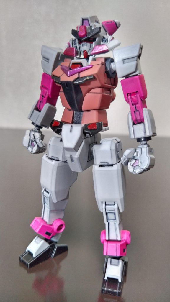 「シンフォニックガンダムver1.5(モデル月読調)」近距離・中距離用にカスタムされたシンフォニックガンダム。未熟気味で未完成感を表現するためにVアンテナが短めになってます。