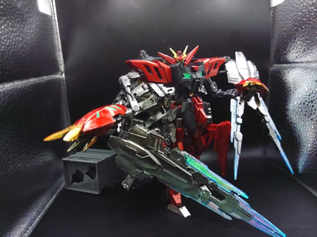 アクション伸びる腕のストライククローとギガンティックシザースは引き継いでおり、他の機体よりもリーチを長くしたアクロバティックな戦いが可能です。