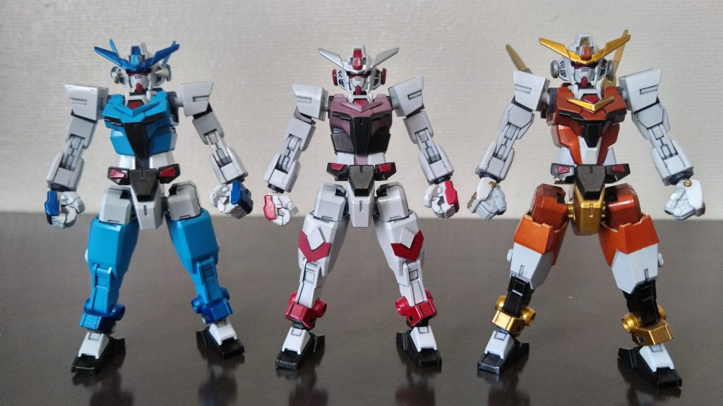 まずは素体状態の「シンフォニックガンダム」の見比べ。シンフォギア奏者のインナーをベースに色分けしてます。ち、違うんだよ！かーちゃん！！同じじゃないんだって！！