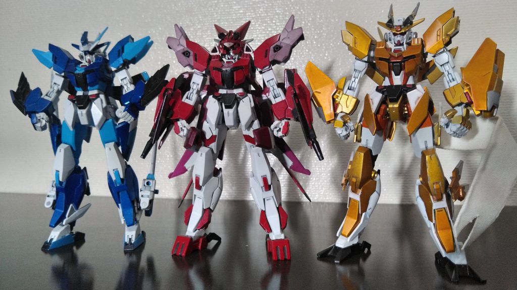 装着状態の見比べ。同じガンプラでもシルエットはだいぶ変わってると思います。ちなみに言い忘れましたがカラーリングは「シンフォギアXV」カラーにしてます。だって一番派手だし。