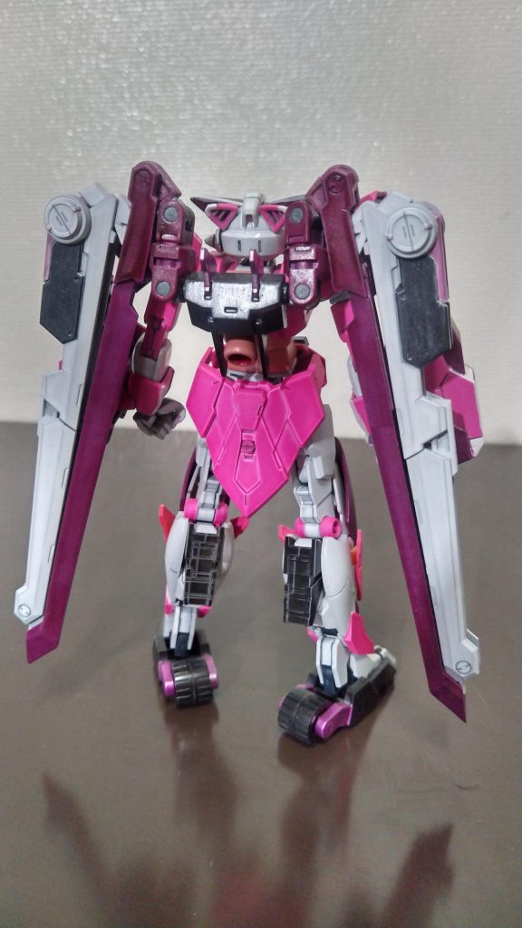 調ちゃんといえばあのツインテールなのですが、重すぎて頭部に付けられないので背中に付けて再現してます。(一応試して首がもげた)いつかギミック再現込みで頭部にツインテールを付けられる猛者が現れるだろうか?