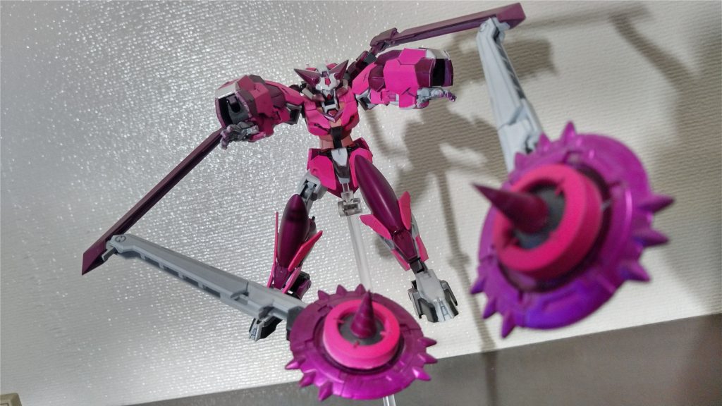 「γ式・卍火車」ツインテールから大きめな円ノコで切り刻むギザギザジェノサイドな技。盾としても使用できるんだとか。