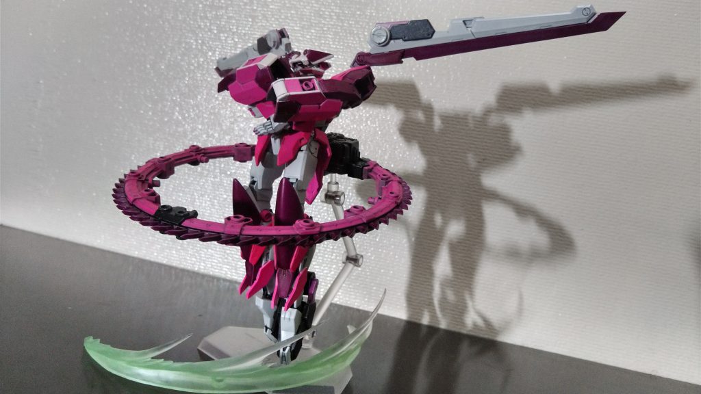 「Δ式・艶殺アクセル」スカート部分に巨大な円ノコを装着してフィギュアスケートのトリプルアクセルのをうな動きで敵を切り刻む。