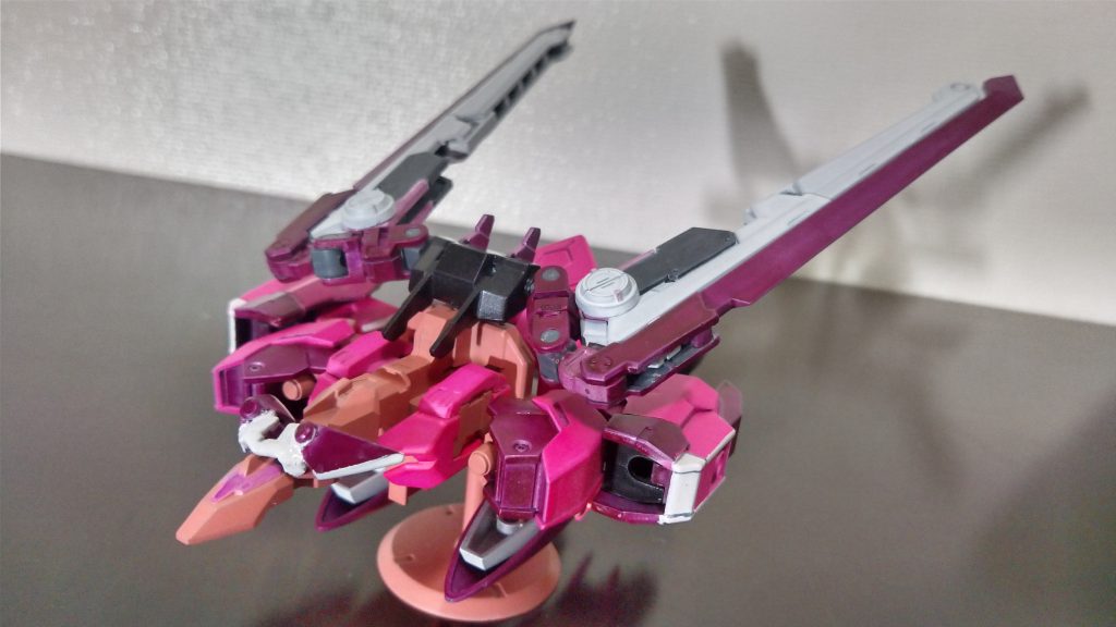 シンフォニックギア「シュルシャガナ」シンフォニックギアの中では平均的なスペック。しかし内蔵されているビックリドッキリギミックにより敵を翻弄し、味方をサポートするのに特化している。