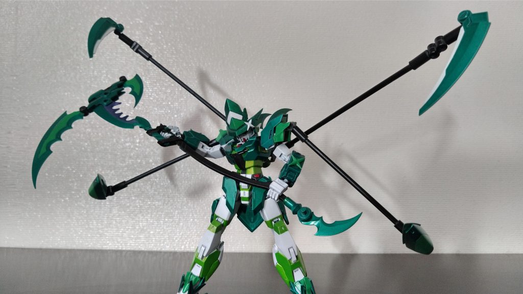 「封伐・PィNo奇ぉ(ふうばつ・ぴのきお)」各アーマーにある鎌をアームで操る技デス!多数の敵と戦うときに使うデス。