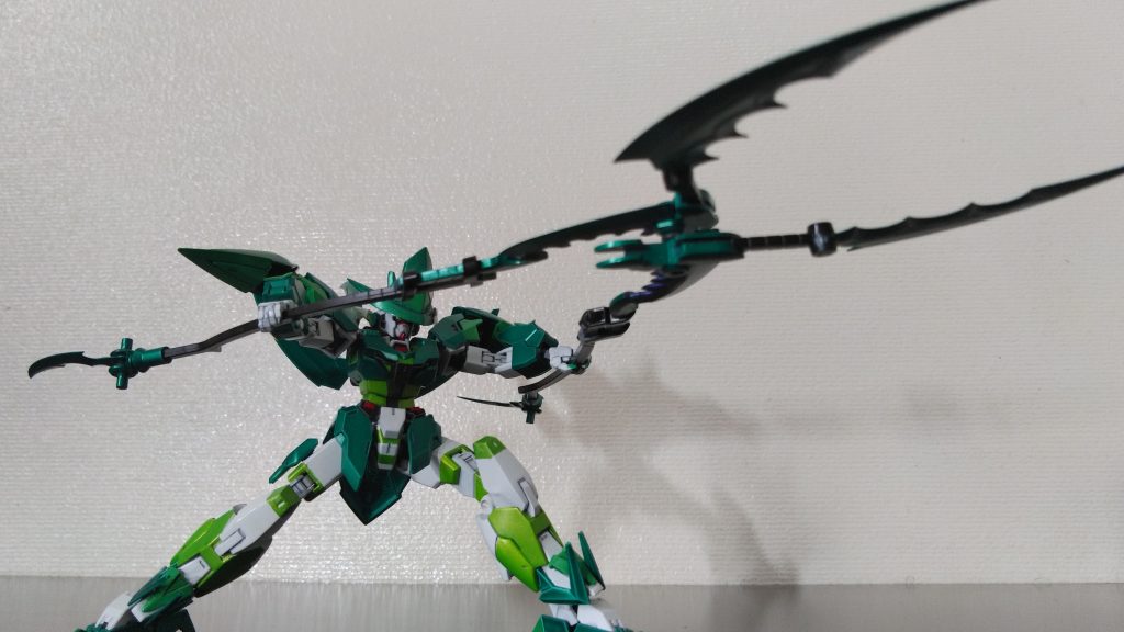 「双斬・死nデRぇラ(そうざん・しんでれら)」合体させた鎌をハサミにして敵を挟み切る技デス!