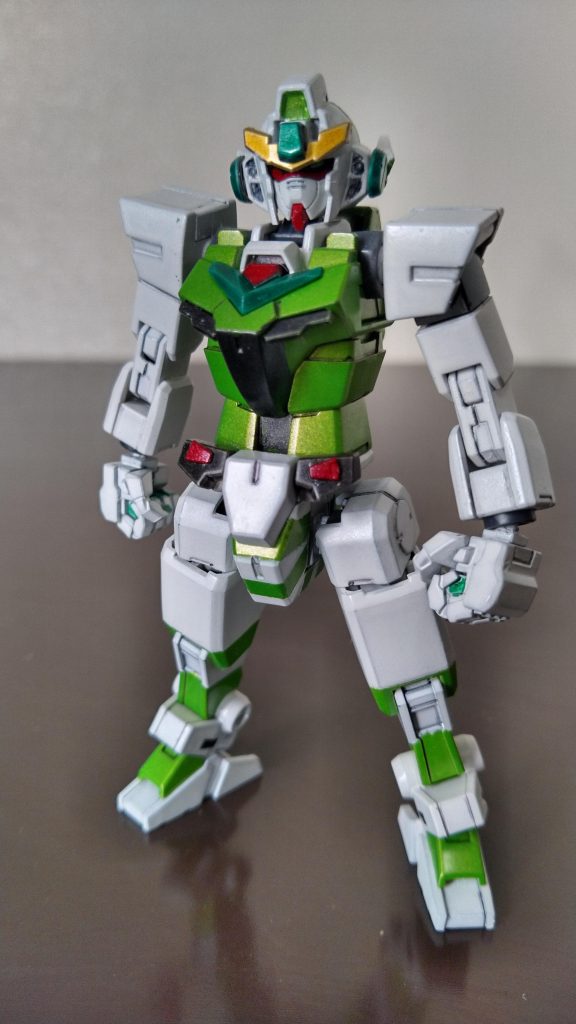 「シンフォニックガンダムver1.5(モデル暁切歌)」シンフォニックガンダムの6番機デス。鎌を使ったトリッキーな動きで敵を翻弄するデス!脚のシマシマ模様は気合入れて色分けしてるデス!