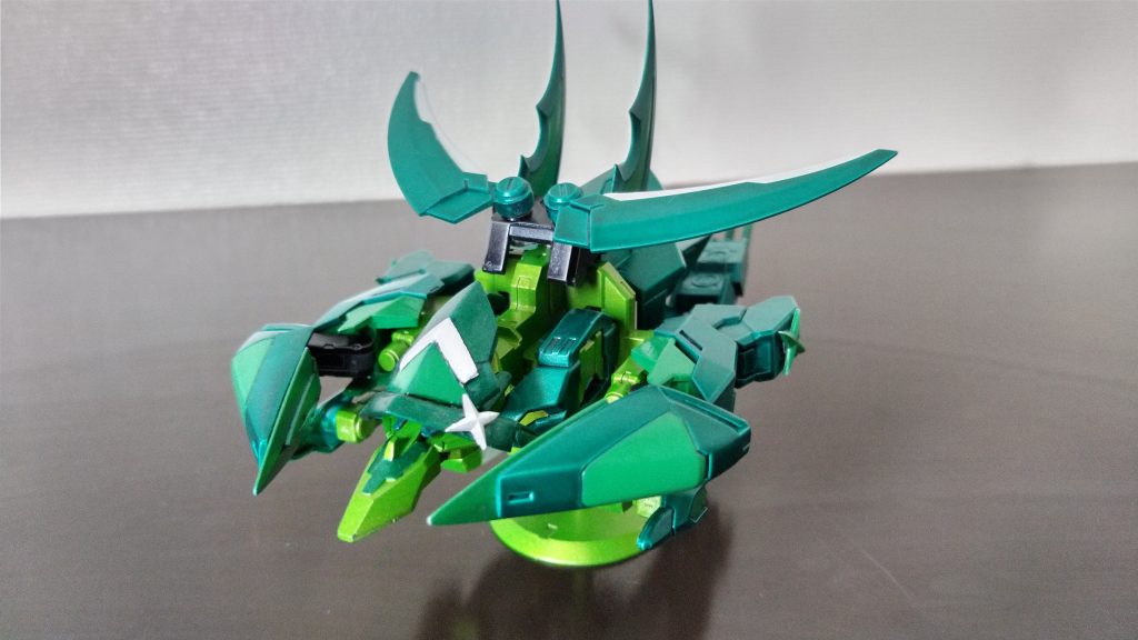 シンフォニックギア「イガリマ」シンフォニックギアシリーズでは一番小回りが利くデス。トゲトゲしてて触ってたら指を負傷したデス!