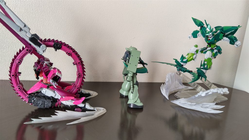 「禁殺邪輪 Zあ破刃エクLィプssSS(きんさつじゃりん ザババエクリプス)」敵を拘束して左右から挟み撃ちにするオーバーキルな合体技。でもこの技を使ったらお互い自滅するのでは?と思いますがこの二人だからこそ成立する技なんじゃないでしょうか?いつも技のやられ役をしてくれてるザクさん!ありがとう!!