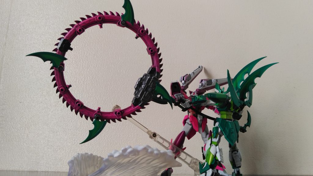 「禁合β式・Zあ破刃惨無uうNN(きんごうベータしき・ザババサンムーン)」鎌と円ノコを合体させ、風車状にした合体技。どんな巨大な敵でも真っ二つに切り刻むことができる。