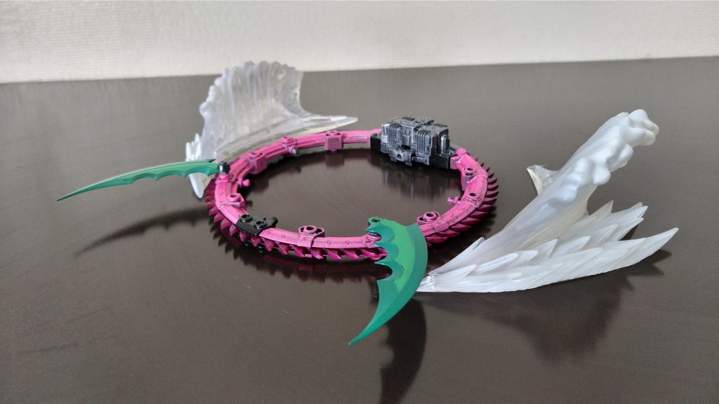 「謎のザババルンバ」シンフォギア3期の終盤に登場した謎のルンバみたいな物体。大勢の敵を切り刻みながら掃除するシーンはなかなかのシュールさで視聴者の脳に刻み付けた。これを二人で乗り込み操縦してるシーンも変な笑いを誘ってるようにしか思えなかった(笑)。