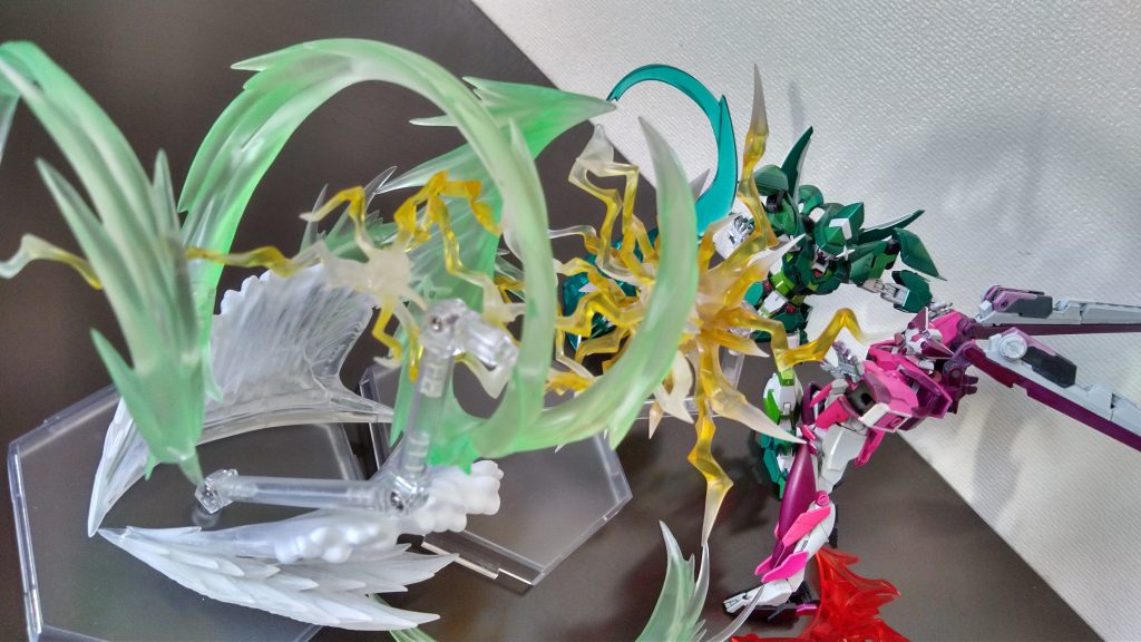 「シンフォニック・マーブルスクリュー!!」二人の合体技。どんな悪意も跡形もなく消滅させられるエネルギー波を撃つ。エフェクトをマシマシにして写真撮るの難しい・・・。