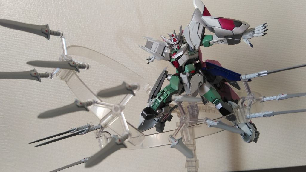 「INFINITE†CRIME」無数の短剣を雨のように降らせる技。防人の「千ノ落涙」にそっくりだ。